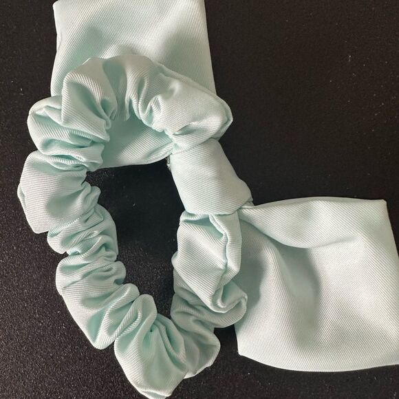 NWT Stoney Clover Lane Limited Edition Crystal Scrunchie sky - Picture 7 of 7